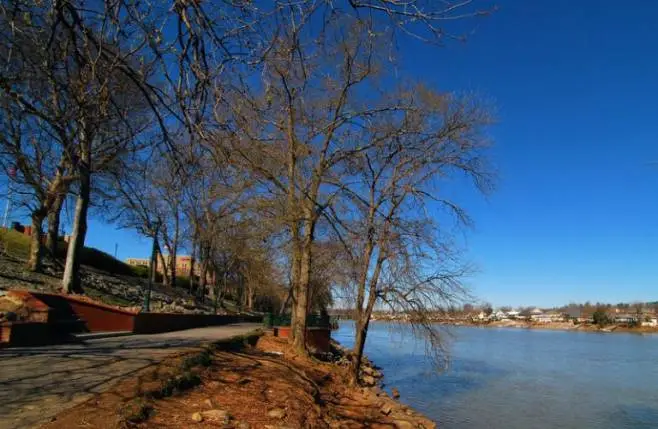 Athens georgia image of a park and a lake